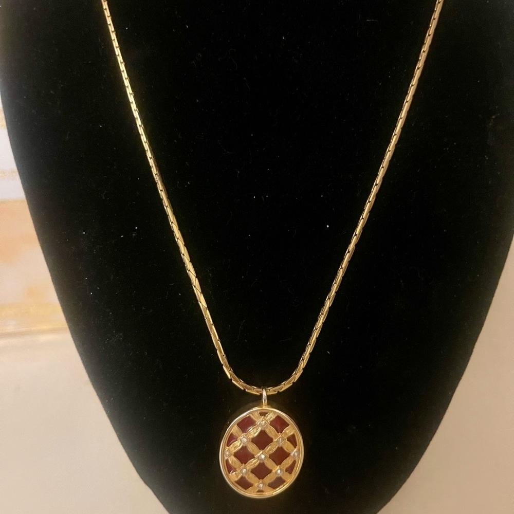 Vintage Givenchy 1980 Lattice design gold plated with red enamel necklace - Picture 6 of 8